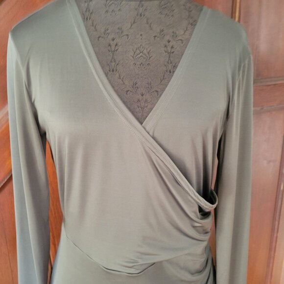 Next Question Womens Long Sleeve Wrap Dress Gray Ruched Stretchy Knee Length Si - Picture 2 of 7